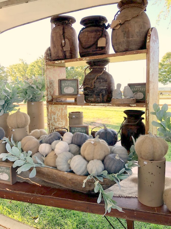 Autumn inspiration, Fall farmhouse style decor, vintage wares, and handmade treasures mingle at Main Street Market (Urban Farmgirl) in Belvidere, Illinois - Hello Lovely Studio. #fleamarket #farmhousestyle #vintage #junkin