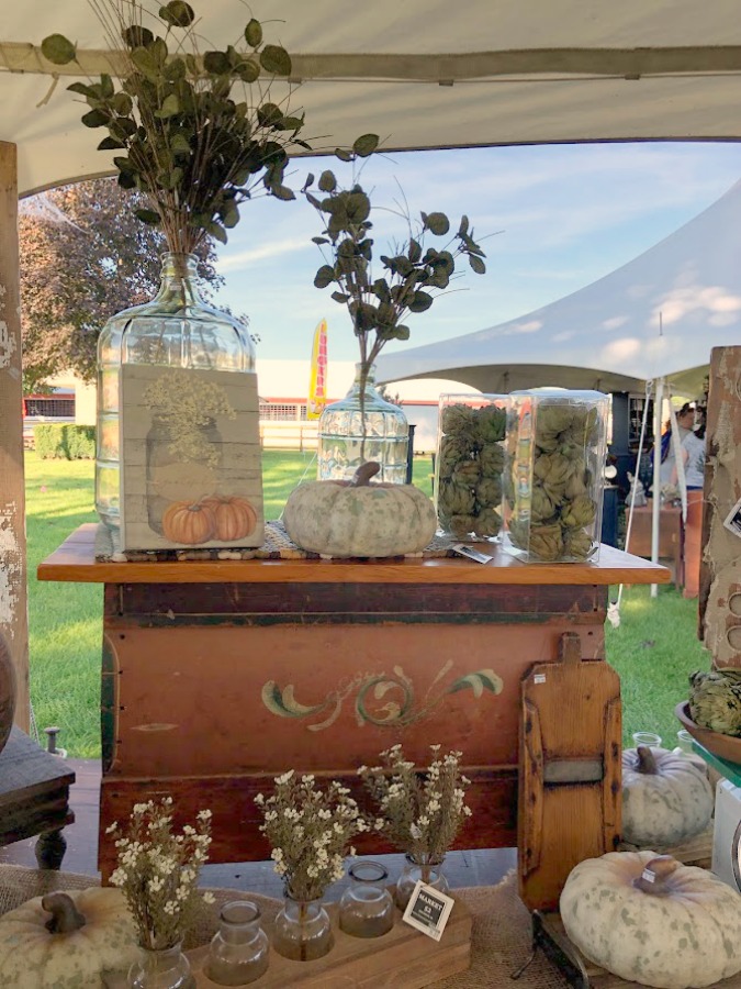 Autumn inspiration, Fall farmhouse style decor, vintage wares, and handmade treasures mingle at Main Street Market (Urban Farmgirl) in Belvidere, Illinois - Hello Lovely Studio. #fleamarket #farmhousestyle #vintage #junkin