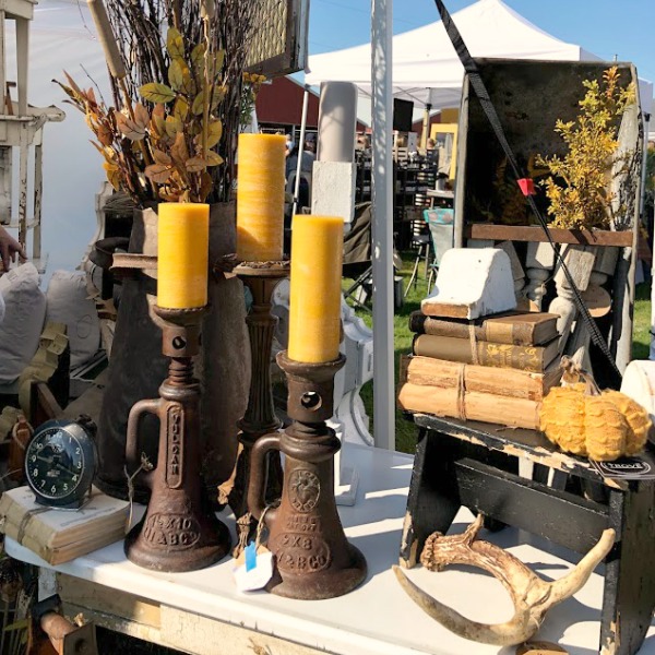 Autumn inspiration, Fall farmhouse style decor, vintage wares, and handmade treasures mingle at Main Street Market (Urban Farmgirl) in Belvidere, Illinois - Hello Lovely Studio. #fleamarket #farmhousestyle #vintage #junkin