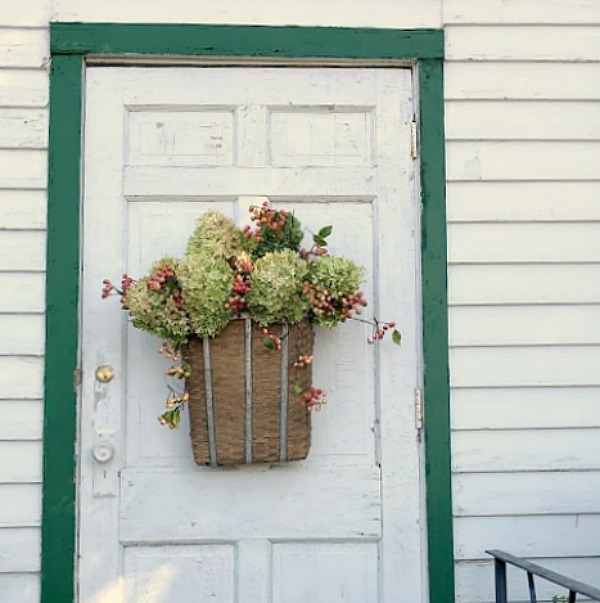 Autumn inspiration, Fall farmhouse style decor, vintage wares, and handmade treasures mingle at Main Street Market (Urban Farmgirl) in Belvidere, Illinois - Hello Lovely Studio. #fleamarket #farmhousestyle #vintage #junkin