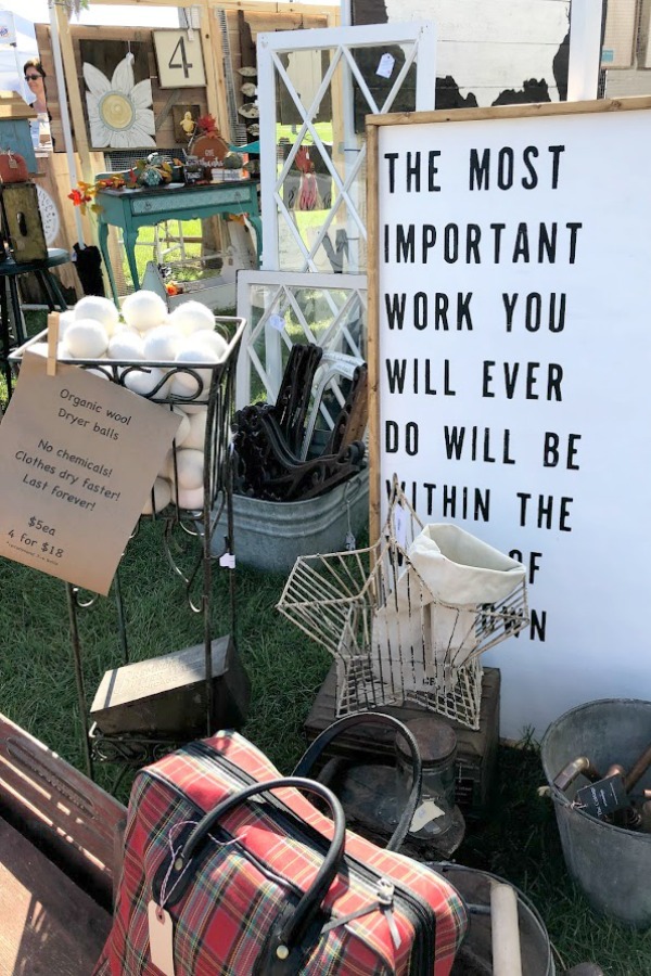 Autumn inspiration, Fall farmhouse style decor, vintage wares, and handmade treasures mingle at Main Street Market (Urban Farmgirl) in Belvidere, Illinois - Hello Lovely Studio. #fleamarket #farmhousestyle #vintage #junkin