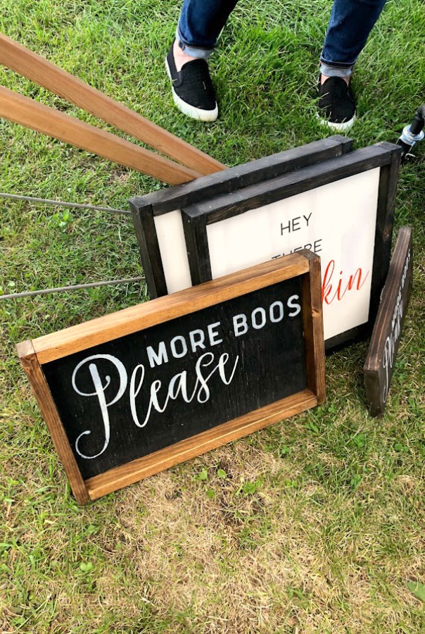 Autumn inspiration, Fall farmhouse style decor, vintage wares, and handmade treasures mingle at Main Street Market (Urban Farmgirl) in Belvidere, Illinois - Hello Lovely Studio. #fleamarket #farmhousestyle #vintage #junkin