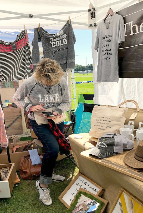 Autumn inspiration, Fall farmhouse style decor, vintage wares, and handmade treasures mingle at Main Street Market (Urban Farmgirl) in Belvidere, Illinois - Hello Lovely Studio. #fleamarket #farmhousestyle #vintage #junkin