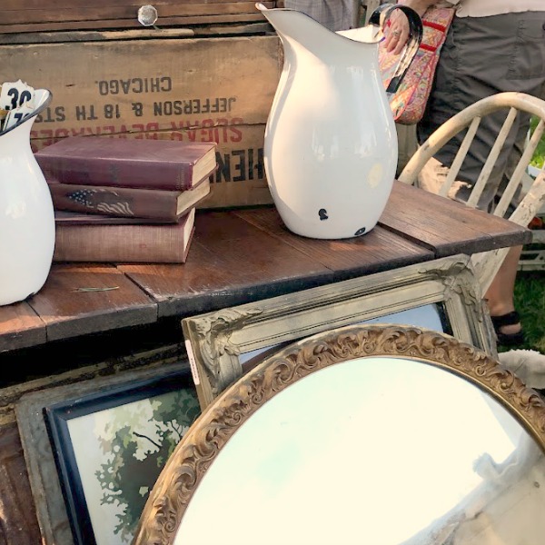 Autumn inspiration, Fall farmhouse style decor, vintage wares, and handmade treasures mingle at Main Street Market (Urban Farmgirl) in Belvidere, Illinois - Hello Lovely Studio. #fleamarket #farmhousestyle #vintage #junkin