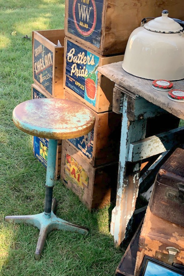 Autumn inspiration, Fall farmhouse style decor, vintage wares, and handmade treasures mingle at Main Street Market (Urban Farmgirl) in Belvidere, Illinois - Hello Lovely Studio. #fleamarket #farmhousestyle #vintage #junkin