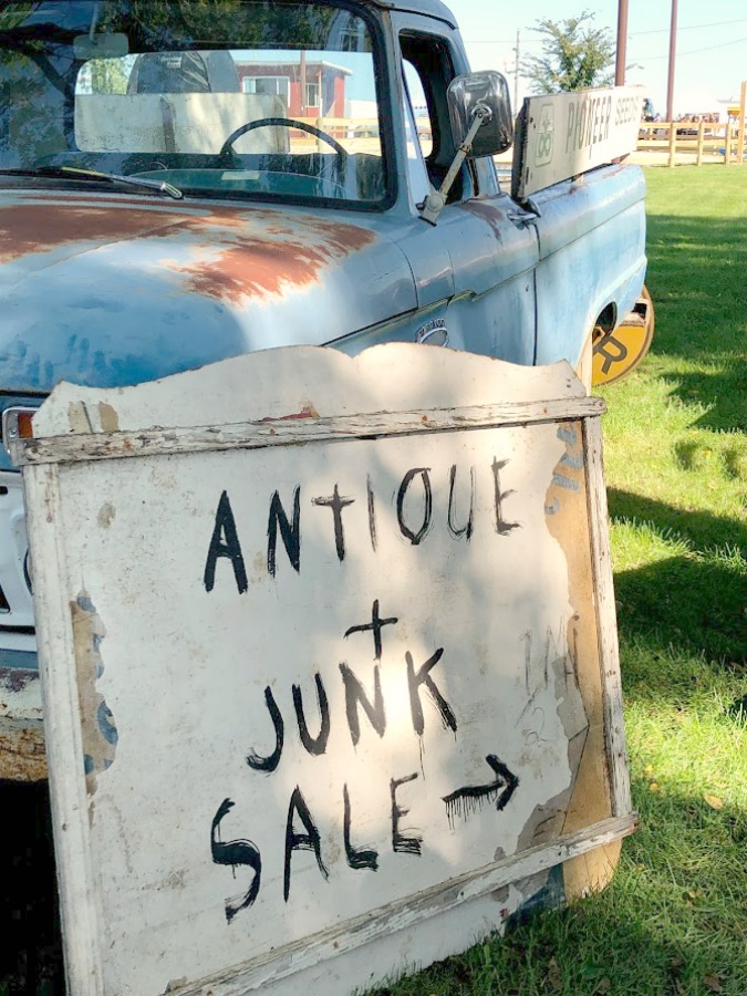 Vintage truck, farmhouse decor, and junkin paradise in the fall - Main Street Market (Urban Farmgirl) in Belvidere, IL - Hello Lovely Studio. #fleamarket #vintage #farmhouse #countrydecor #midwest