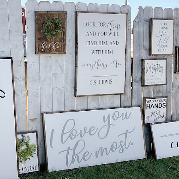 Handlettered signs. Come discover rustic fall decorating ideas in this photo gallery with ideas and resources! Vintage style, farmhouse decor, and junkin paradise in the fall - Main Street Market (Urban Farmgirl) in Belvidere, IL - Hello Lovely Studio. #fleamarket #vintage #farmhouse #countrydecor #midwest