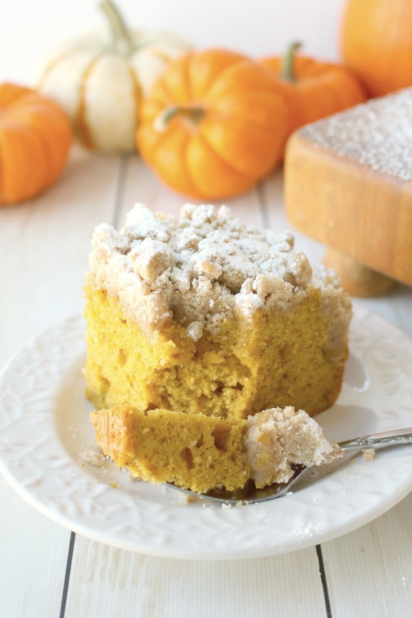 Scrumptious pumpkin velvet crumb cake from Delightfulemade looks as delicious as it tastes!