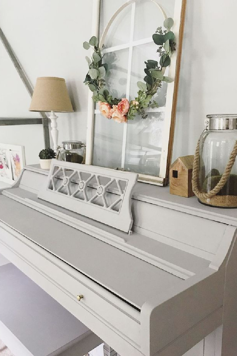 Rustoleum Aged Gray chalk paint transformed this upright piano beautifully - Emily Woods at Home. #rustoleumagedgray #chalkpaint #beforeafter #paintedpianos #paintcolors