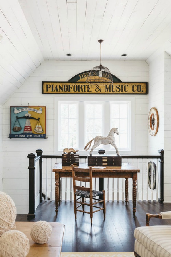 Sheryl Crow's writers loft in the book City Farmhouse by Kim Leggett. Photo by Alissa Saylor. #farmhousestyle #sherylcrow #moderncountry #cityfarmhouse