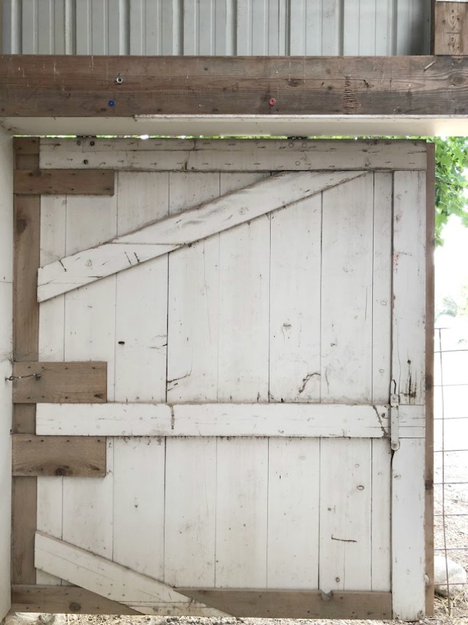 Fall decor inspiration from an apple orchard in Poplar Grove, IL (Edward's) - autumn magic in the heartland is hard to beat! Hello Lovely Studio. #falldecor #autumn #farmhousestyle #countrystyle #rusticdecor