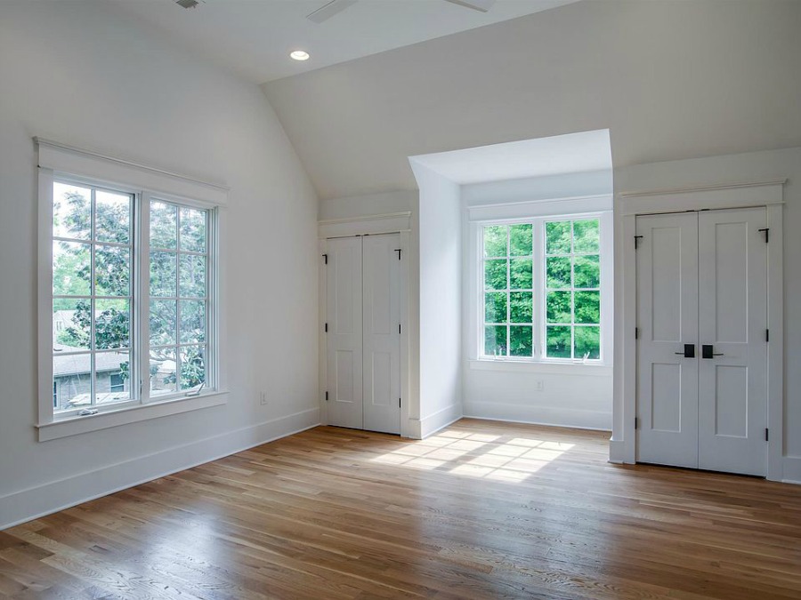 A charming cottage in historic downtown Franklin inspires with its vintage style and is surprisingly brand new construction from Garden Gate Homes. Dramatic arches! Come see the home tour on Hello Lovely Studio.