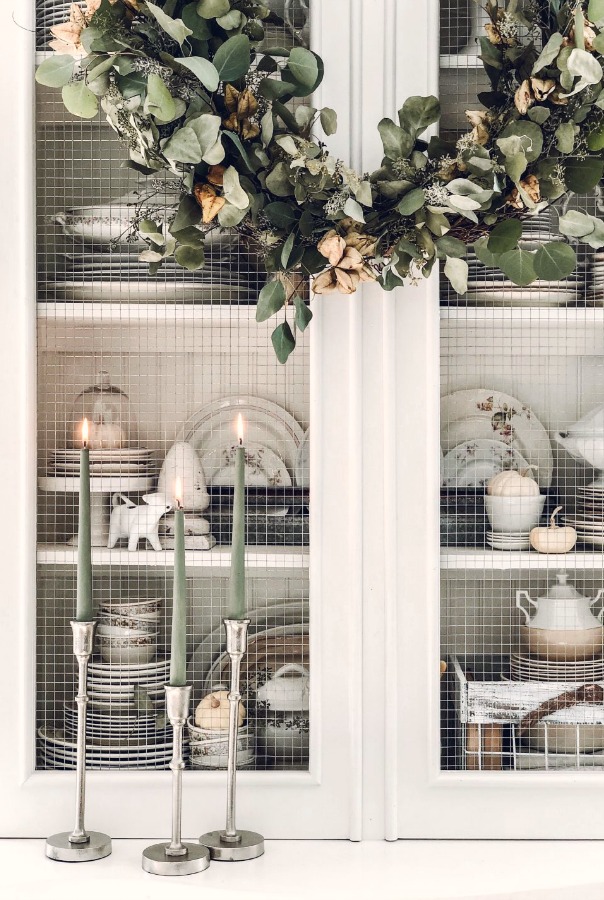 Autumn decor and Fall DIY craft ideas including wreaths with acorns and twigs are in the mix on Hello Lovely Studio! #falldecor #easydiy #fallgarland #fallmantel #tablescapeideas