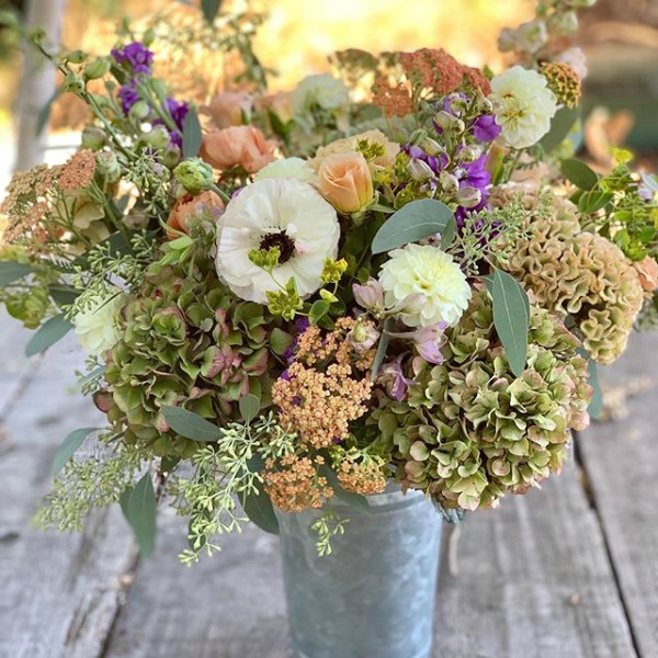 Vibrant and gorgeous fall floral inspiration from The Flower Theory in Danville, CA. #theflowertheory #florist #bouquet #fallinspiration