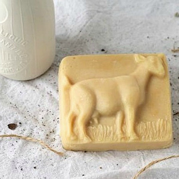 Goat milk soap from Gretta's Goats in Pecatonica, IL. COME CHECK OUT these gorgeous Etsy handmade decor finds for the home!