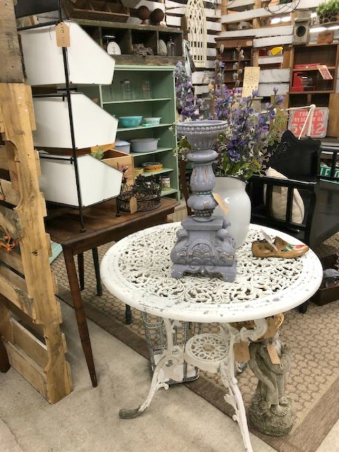 Rustic farmhouse decor, vintage flea market treasures, and LOVELY Fall and Autumn inspiration are flowing as I take you shopping with me for country goodness in the Northern Illinois and Southern Wisconsin. Hello Lovely Studio. #farmhousestyle #rusticdecor #countryhomes #fleamarket