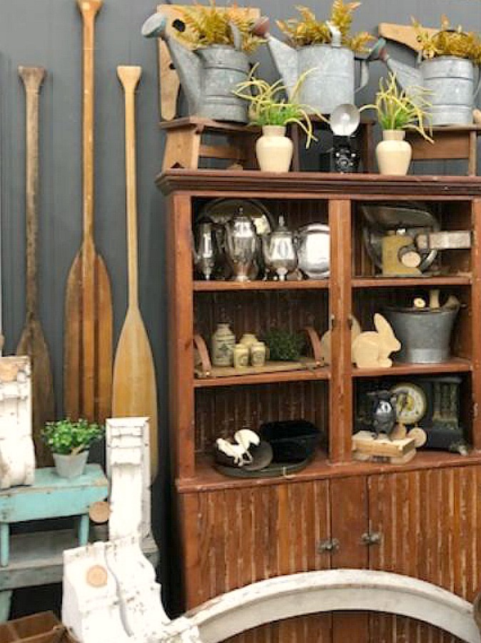 Rustic farmhouse decor, vintage flea market treasures, and LOVELY Fall and Autumn inspiration are flowing as I take you shopping with me for country goodness in the Northern Illinois and Southern Wisconsin. Hello Lovely Studio. #farmhousestyle #rusticdecor #countryhomes #fleamarket