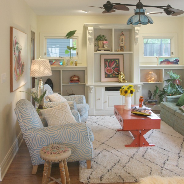 Colorful den in an eclectic beachy boho cottage by Jenny Sweeney. #interiordesign #colorfuldecor #boho #beachy #vintagestyle