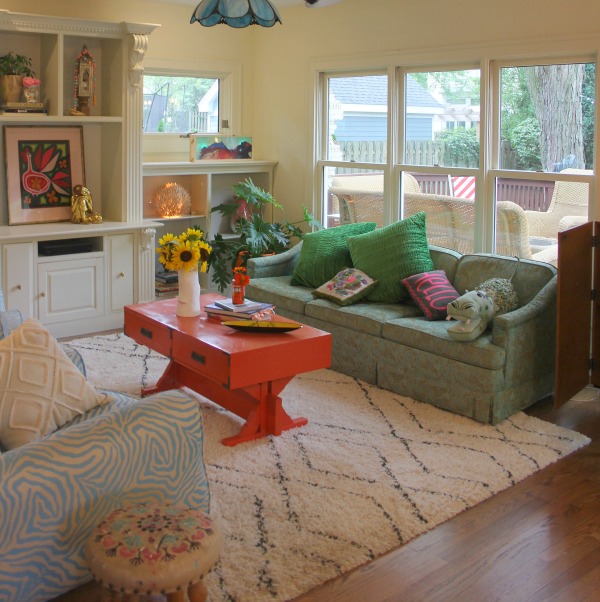 Colorful den in an eclectic beachy boho cottage by Jenny Sweeney. #interiordesign #colorfuldecor #boho #beachy #vintagestyle
