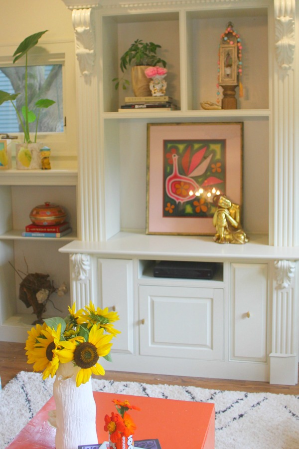 Colorful den in an eclectic beachy boho cottage by Jenny Sweeney. #interiordesign #colorfuldecor #boho #beachy #vintagestyle