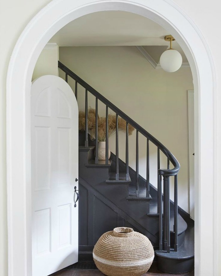 Leanne Ford painted this gorgeous staircase PPG Black Magic, while wals are PPG Sugar Soap, and trim is PPG Delicate White. #blackmagic #ppgblackmagic #paintcolors #blackpaintcolor