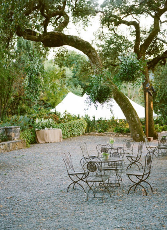 Beautiful pea gravel courtyard for fall wedding with floral decor by Sarah Winward and photography by Kate Osborne.