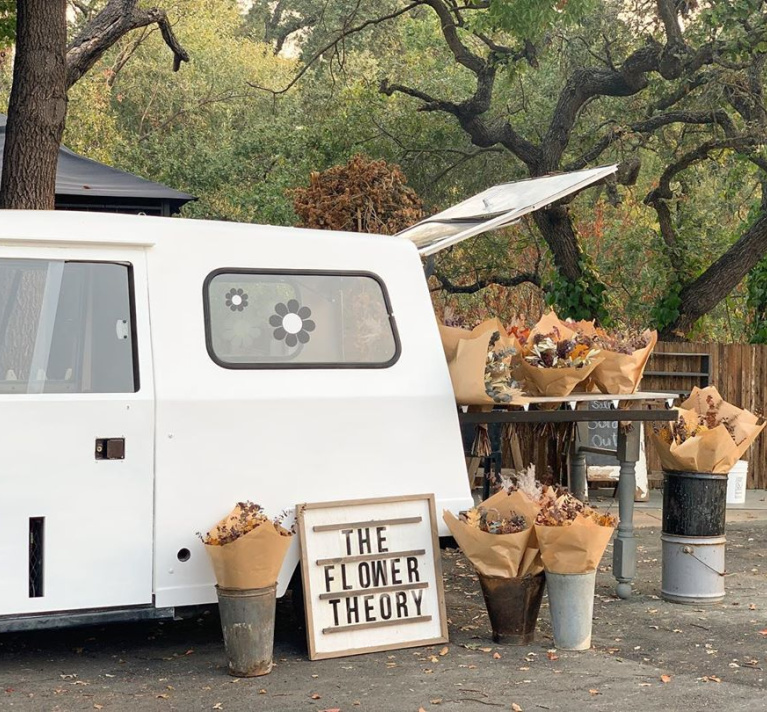 A pop up floral market in California - The Flower Theory. #florist #theflowertheory #popup #fallflowers