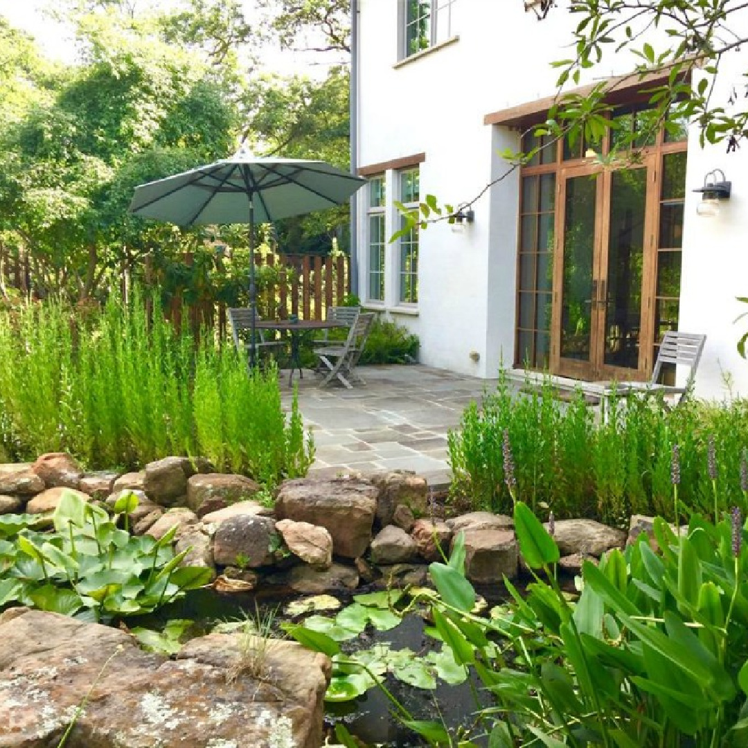 Rear patio with lush landscaping a zen home by architect Kelly Cusimano and crafted by Marcellus Barone of Southampton Homes. #zengarden