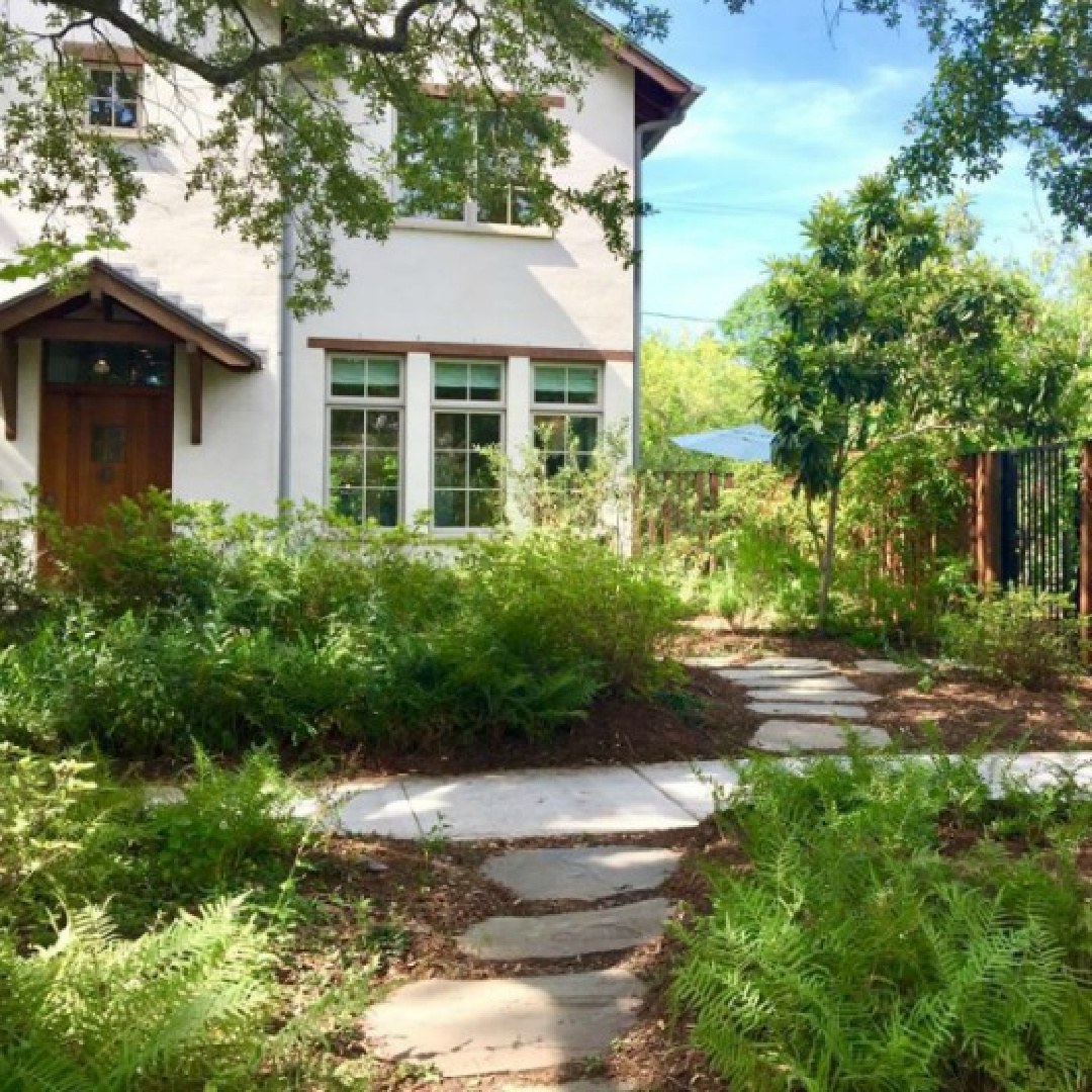 Modern Belgian Houston home by architect Kelly Cusimano and crafted by Marcellus Barone of Southampton Homes. #belgianartchitecture #houseexterior