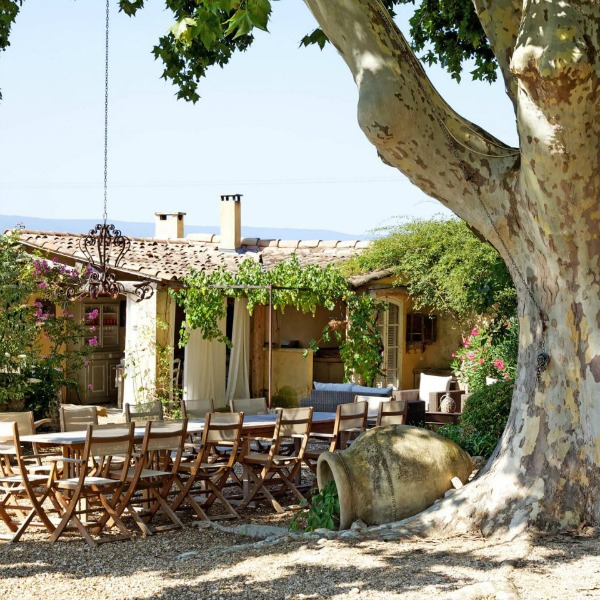 A breathtaking French bastide in Bonnieux in the South of France - a luxurious vacation home by Haven In. #frenchcountry #southoffrance #luxuryhome #frenchvilla