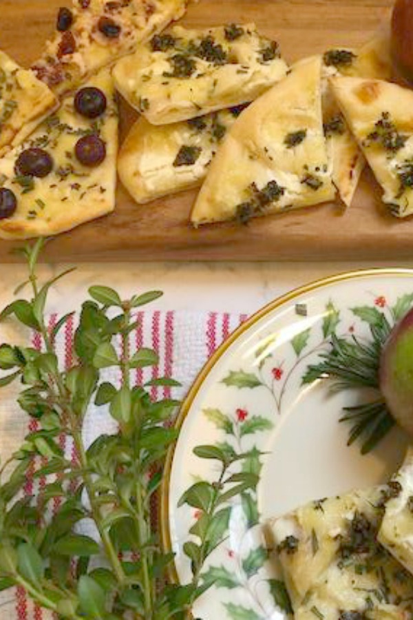 Hello Lovely's 10 minute cheesy easy festive appetizer comes together quickly with store-bought flatbread! Perfect for holiday entertaining and Thanksgiving. #appetizerrecipe #easyrecipes #flatbread #briecheese