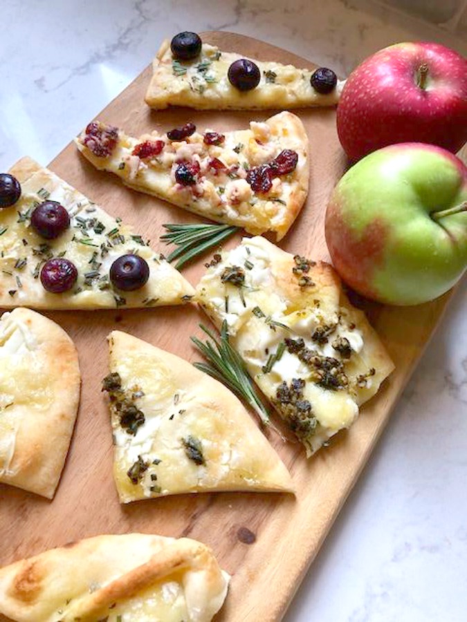 Cheesy easy festive appetizer comes together quickly with store-bought flatbread! Perfect for holiday entertaining and Thanksgiving. #appetizerrecipe #easyrecipes #flatbread #briecheese