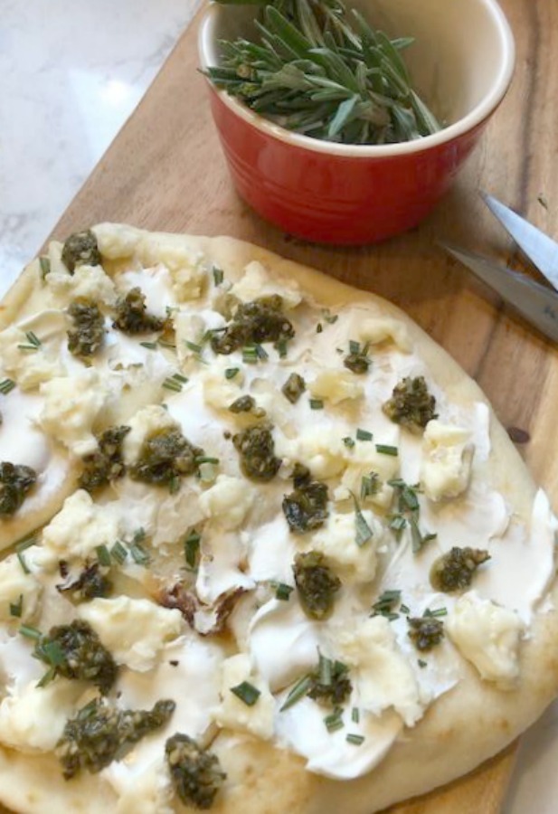 Hello Lovely's 10 minute cheesy easy festive appetizer comes together quickly with store-bought flatbread! Perfect for holiday entertaining and Thanksgiving. #appetizer #easyrecipes #flatbread #briecheese