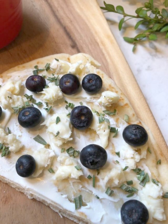 Hello Lovely's 10 minute cheesy easy appetizer comes together quickly with store-bought flatbread! Perfect for holiday entertaining and Thanksgiving. #appetizer #easyrecipes #flatbread #briecheese