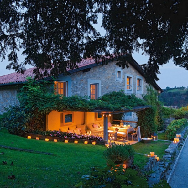 Exterior of a charming cottage in Spain with French country decorated interiors. #cottage #exterior