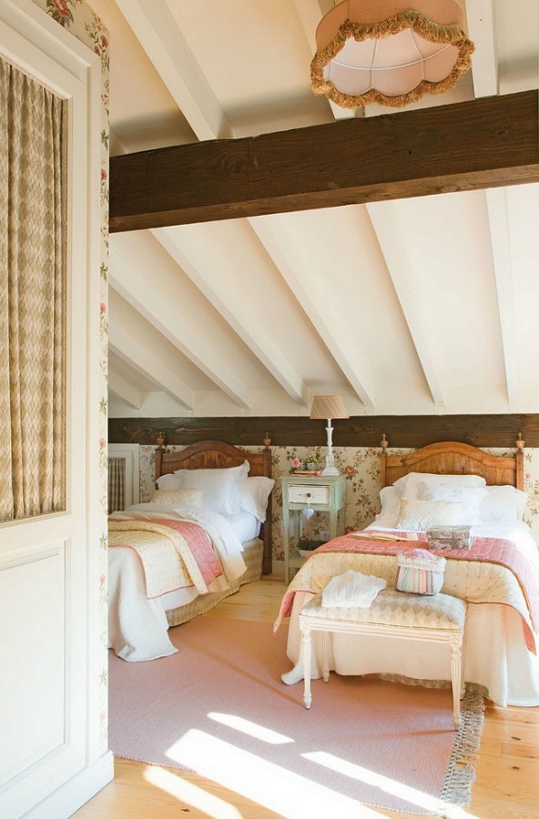 Bedroom in a romantic french country cottage decorated with white and pink in Spain is decorated for Christmas with soft and quiet decor. #holidaydecor #christmasdecor #frenchcountry #decorating #cottagestyle #whitechristmas