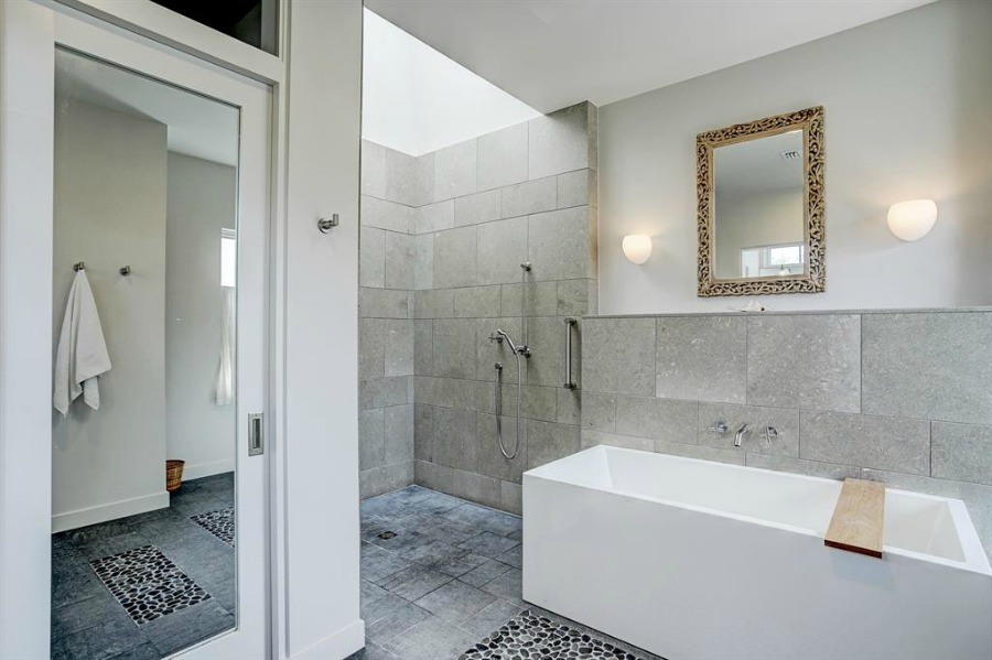 Modern Belgian design in a minimal zen bathroom with freestanding tub. #belgianstyle #bathroomdesign #minimal #zen