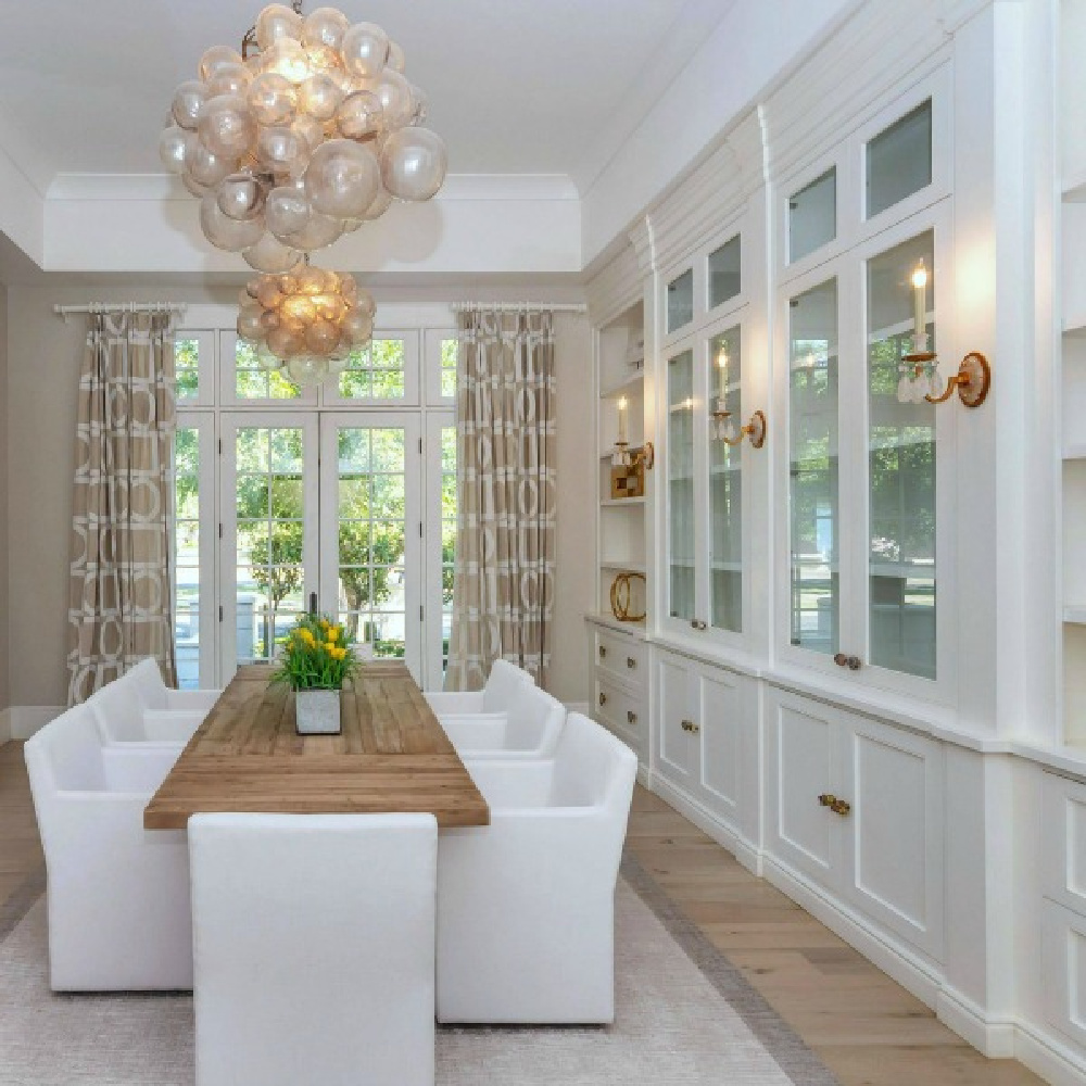 Modern French dining room with dramatic lighting including Thomas O'Brien Elizabeth sconce in gilded iron. #modernfrench #diningrooms