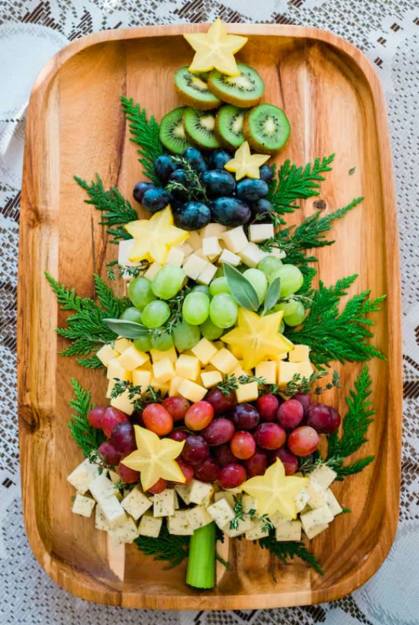 Gorgeous Christmas Tree cheeseboard or charcuterie board by MuyBuenoCookbook! #holidayappetizer #cheeseboard #charctuerie #entertaining #partyfood