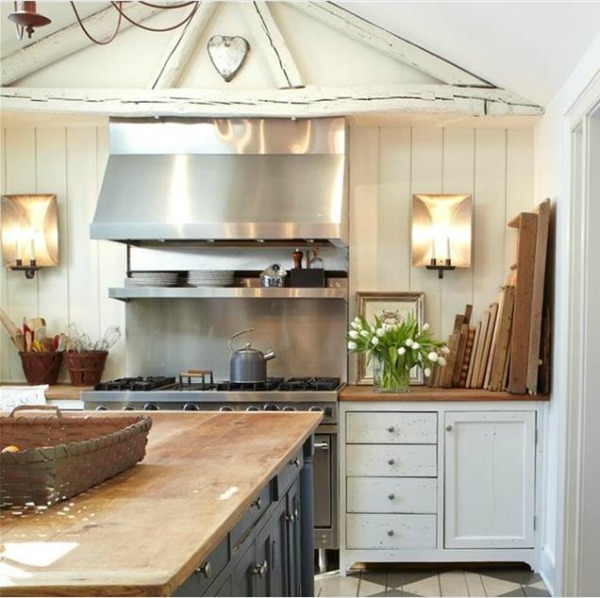 Nora Murphy's 1767 Connecticut farmhouse kitchen with beautifully designed relaxed and classic interior design. #noramurphy #farmhousestyle #interiordesign #historicfarmhouse