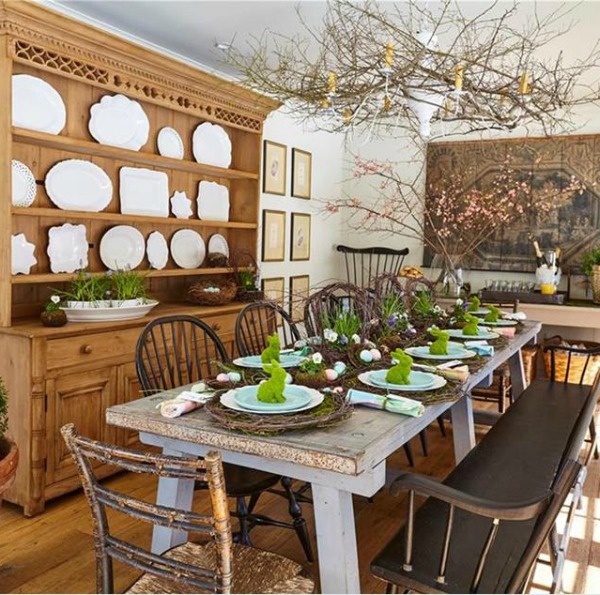 Nora Murphy's 1767 Connecticut farmhouse with beautifully designed relaxed and classic interior design. #noramurphy #farmhousestyle #interiordesign #historicfarmhouse #diningroom