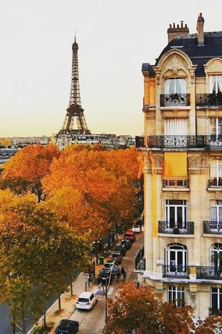 Paris in fall with Eiffel Tower and autumn trees - Mia Iasmina. #frenchfall #parisfall #autumninparis #parisinfall