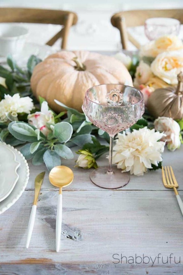 When French Country fall bliss is on the menu, your pastel and rustic elegant table looks like this beautiful one from Shabbyfufu. Serene French Farmhouse Fall Decor Photos ahead! #falltable #frenchcountry #tablescape #pumpkins #Frenchdecor #shabbychc #centerpiece