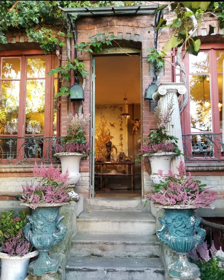 Come get Inspiring Autumn Feels From Instagrammers to Follow + Encouragement Quotes! French charm galore when you glimpse the exterior of this Parisian shopfront. Photo by The Frrench Nest Co Interior Design. #paris #storefront #exterior 