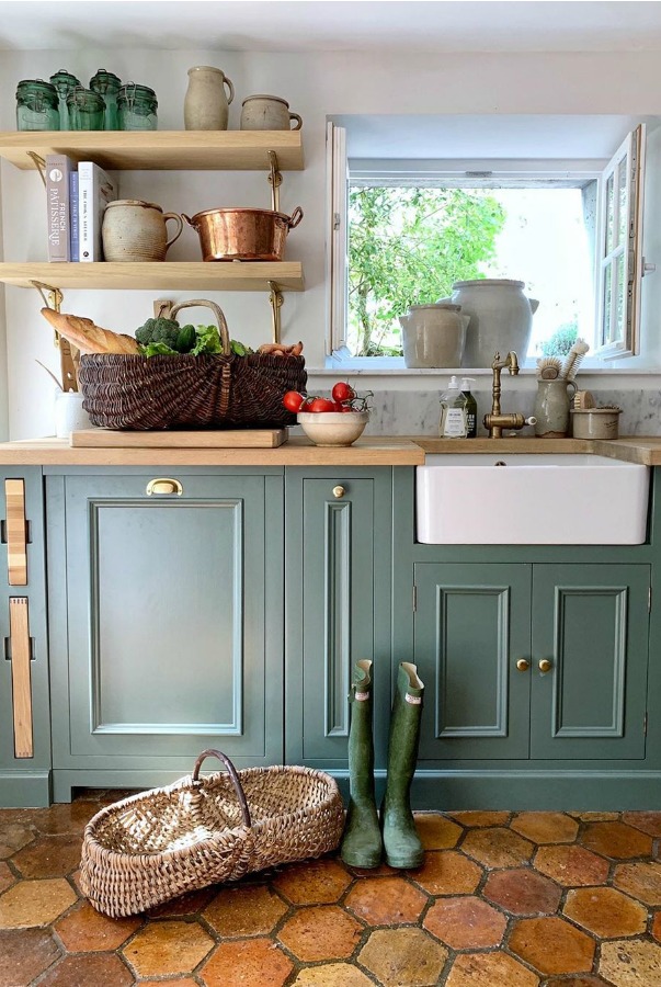 French farmhouse kitchen with cabinets painted Farrow & Ball Smoke Green - Vivi et Margot. #frenchfarmhouse #kitchen #farrowandball #smokegreen