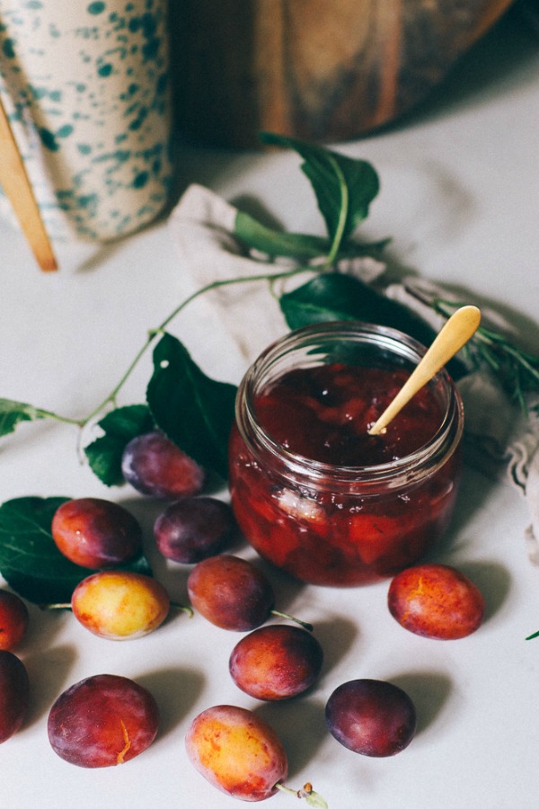 Still life beauty from plum jam makings - Volang - Lovely Life Sweden. #stilllife #plumjam #autumninspiration #slowliving