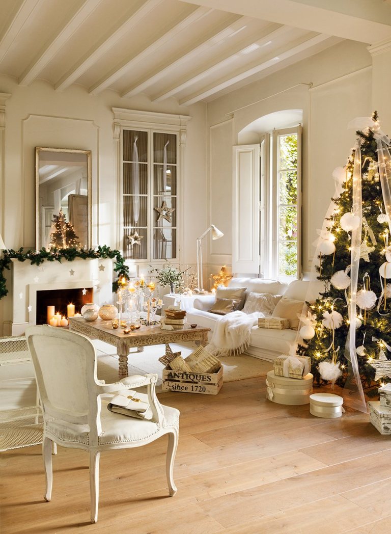 A beautifully restored 1864 home on the Maresme Coast of Spain is decorated in whites for Christmas. #christmasdecor #housetour #whitechristmas #romanticchristmas #frenchcountry #frenchchristmas #whitedecor