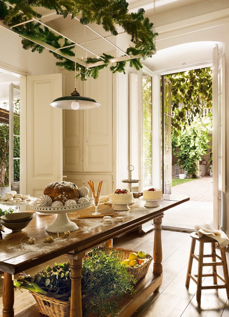 White Christmas decorating ideas! A beautifully restored 1864 home on the Maresme Coast of Spain is decorated in whites for Christmas. #christmasdecor #whitechristmas #frenchcountry #frenchchristmas