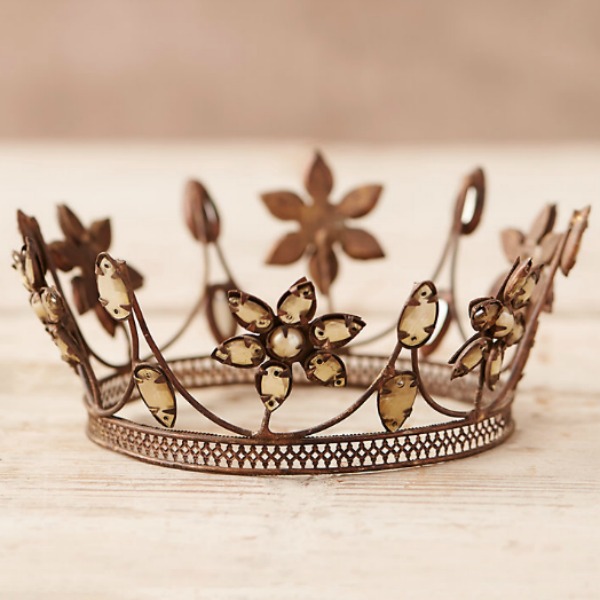 Crown for the Christmas tree. #holidaydecor #christmastree #crown