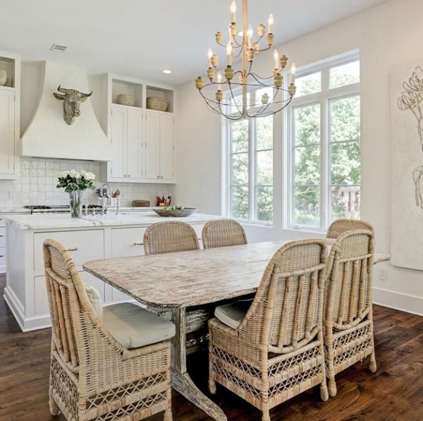 Gorgeous modern European country design style in this Houston home by Southampton. #europeancountry #interiordesign #whitedecor #modernfrench